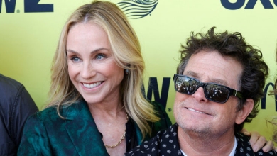 Нема часу себе жаліти: зірка Назад у майбутнє, який страждає на хворобу Паркінсона, засвітився на прем'єрі з дружиною