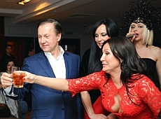 Як Журавський, Ворона та Байрак випивали за Айсіну