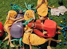 DZIDZIO у новому кліпі показав кохання капусти з огірком та морквяні танці 