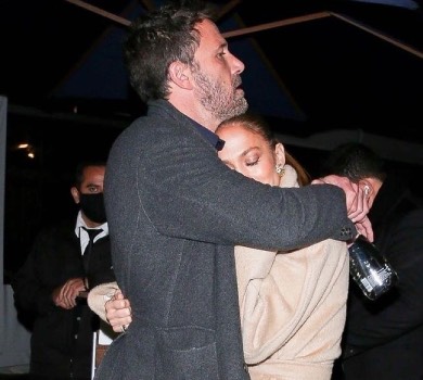 Не приховують почуттів: Аффлека і Лопес підловили під час романтичного вікенду