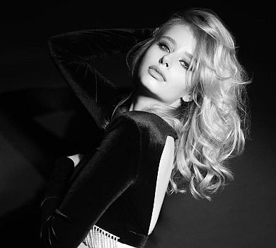 Дочка Суркіса привітала його онуку з 19-річчям та показала архівні фото з нею 