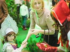 Вагітна Лорак співала для дітей Тігіпка, а Білик викотила бюст