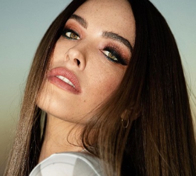 Ми на вас чекаємо: Астаф‘єва причепурилася для українських захисників. ВІДЕО