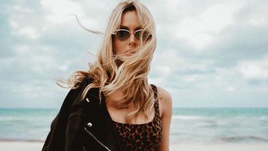 Лобода показала струнку маму в купальнику