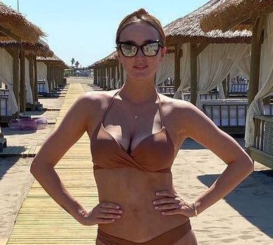 Різатдінова в Туреччині показалася у бікіні без фільтрів і мейку