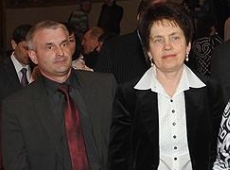 Дружина Януковича змінила спідницю на брюки. ФОТО