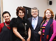 Олег Пінчук до Дня соборності відкрив виставку двох художниць. ФОТО