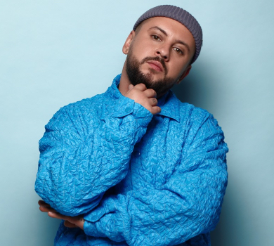 Монатік у ностальгічному кліпі помріяв про вільний світ на тлі одеського узбережжя