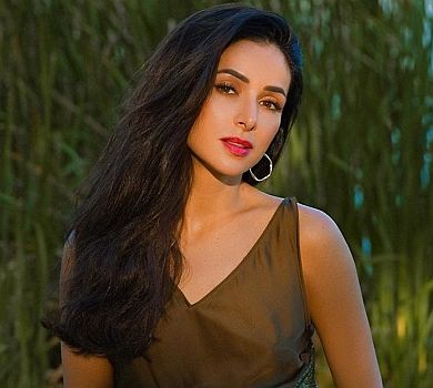 Огнєвіч у тугеньких штанцях вразила розтяжкою біля станка   