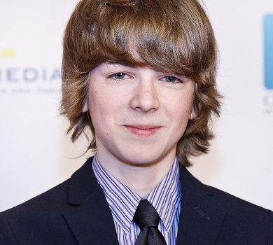 Суд виніс вирок 24-річній зірці Рівердейлу, який убив власну матір