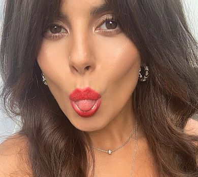 Каменських розляглася в срібному купальнику та закликала до спорту