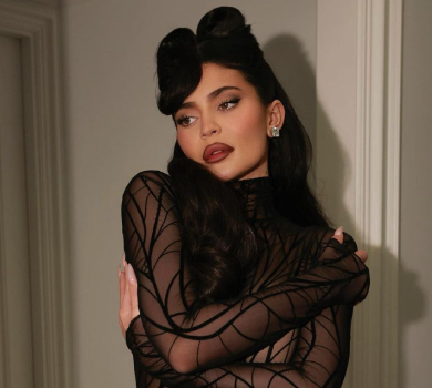 Кайлі Дженнер у латексному бікіні показалася в джакузі серед снігів. ФОТО