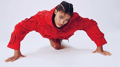 Кассель схвалює: Тіна Кунакі посвітила довгими ніжками в глянці