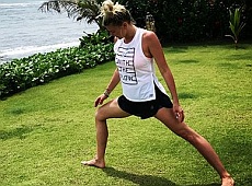 Блохіна у мінішортах на Балі показала йогу з дочкою. ФОТО