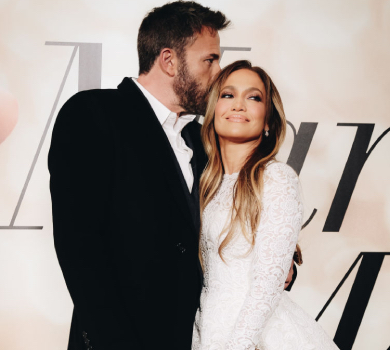 Аффлек у темно-синьому кежуалі, Лопес – у твіді та карго засвітилися на оглядинах свого майбутнього будинку