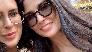 Наче сестри: 57-річна Демі Мур без мейкапу зробила селфі з дочкою