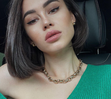 Вагітна Парфільєва в купальнику показалася на відпочинку в Дубаї