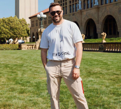 Знову сів за парту: 40-річний Андре Тан подався на навчання у США