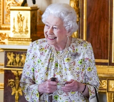 Ненадовго, ще й правнуків не привезли: принц Гаррі з Меган навідали королеву Єлизавету