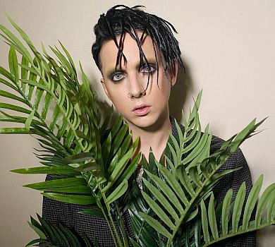 Melovin розповів про розрив із хлопцем після 6 років стосунків та про реакцію мами на свій камінгаут