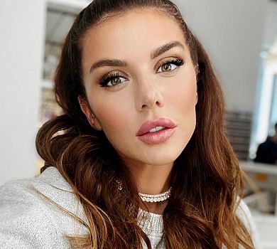 Спітніла Седокова в Києві посвітила пресом у спортзалі