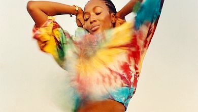 49-річна Кемпбелл засвітила приголомшливу фігуру на обкладинці глянцю