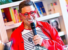 Барських та столичні модниці послухали Корогодського у солодкій бібліотеці