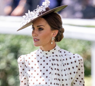 Кейт Міддлтон у сукні в горошок зачарувала ретро-образом у стилі леді Ді