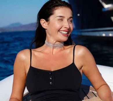 Дружина Ярославського на яхті посвітила звабливими стегнами в купальнику