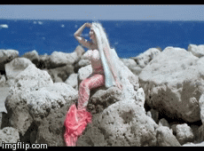 Полякова в Африці начепила мушлі на цицьки і стала русалкою. ФОТО