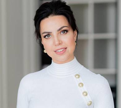 Слуга Дмитрієва вигуляла в Раду сумку за три депутатські зарплатні