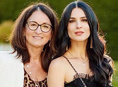 Єфросиніна, Гросу та Арфуш привітали матусь із їхнім святом. ФОТО