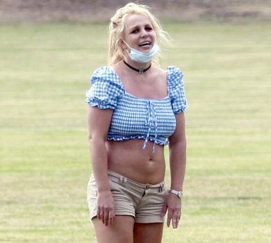 Instagram vs реальність: Спірз у топі та шортиках потрапила на камери папараці. ФОТО