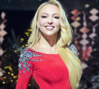 Почнуть липнути друзі вашого сина: Полякова у потягу показала, як омолоджує обличчя. ВІДЕО