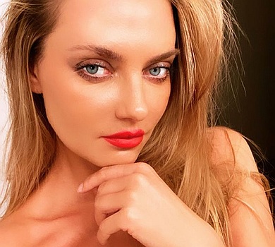 Байкова в трусиках поділилася лайфхаком на карантині 