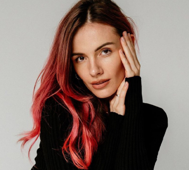 Качок MamaRika в спідньому і лосинах продемонструвала зміни у фігурі