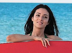 Повітряний змій, полум’я і смоктунець: Огнєвіч показала кліп з українських Мальдів