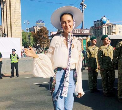 Аліна Паш пояснила свою поїздку до окупованого Криму, фото на тлі Кремля та спаплюжений гімн