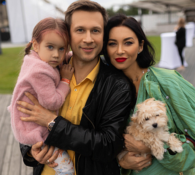 Ступка зі своїми дівчатами і Наталка Карпа вибралися за місто на концерт Каменських та Алексєєва