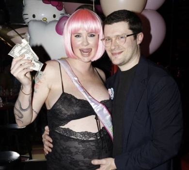 Сексі мереживо та унітаз на торті: вагітна Айрленд Болдуїн відірвалася на стриптизній вечірці. ФОТО