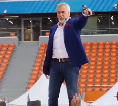 Меладзе, який засуджував війну в Україні, виступив на дні росії. ВІДЕО