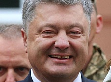 Порошенко поласував солдатським борщем і розхвалив жінчин. ВІДЕО