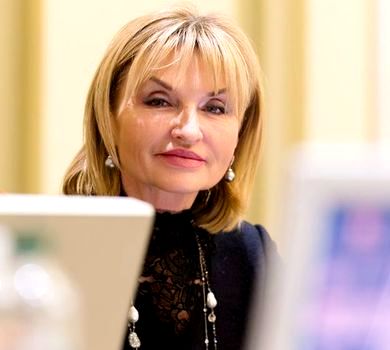 Усміхнена Луценко засвітила 8-місячну онучку-футболістку