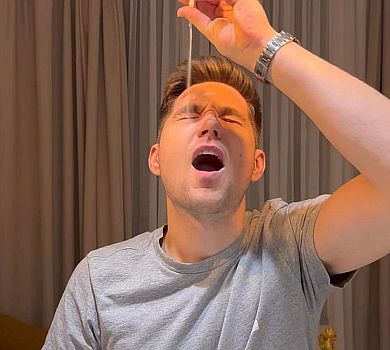 Німесиловий олігарх: Остапчук у кумедному ВІДЕО обсипався рецептурними ліками