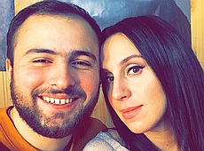 Джамала на зйомках підкреслила круглий животик обтислою сукнею. ФОТО