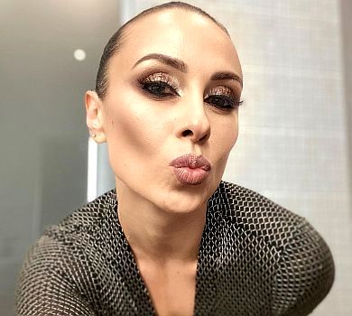 Діджейка Нана сексуально повигиналася в спідньому від Крук. ВІДЕО