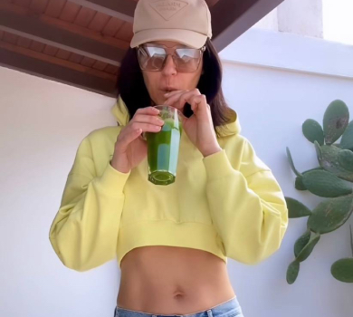 Єфросиніна у спідньому, в халаті та в рушнику показалася за виганянням токсинів