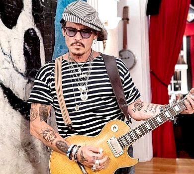 Джонні Депп представив картину, яку почав писати 14 років тому: що намалював актор. ФОТО