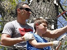 Канікули дітей депутатів: Клички - у Канаді, Бондаренко – в Донецьку