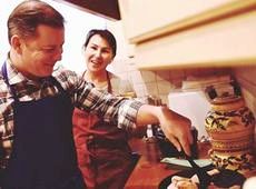 Кулінар Ляшко на Новий рік влаштував фотосесію з жінкою та собаками 